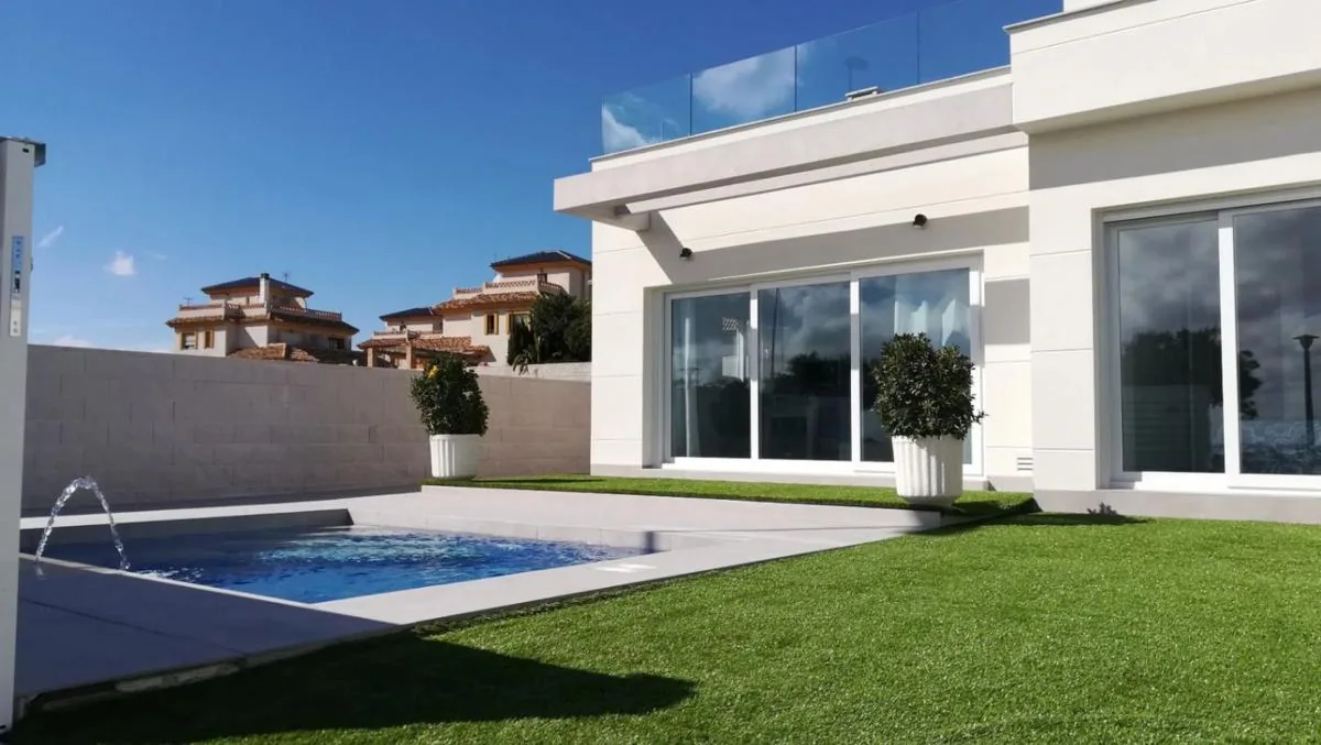 Samostalna vila sa privatnim bazenom u La Herradi