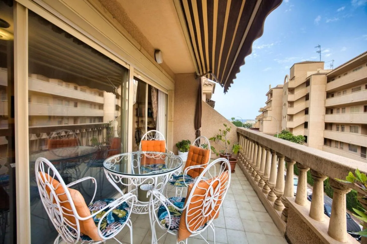 Apartament z tarasem, basenem i garażem przy plaży w El Campello