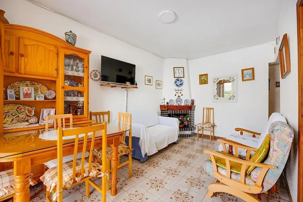Appartement met drie slaapkamers en terras bij zee in Torrevieja