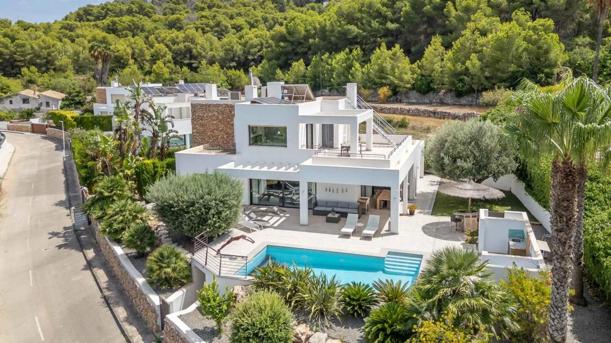 Moderne Villa mit beheiztem Pool in Balcón al Mar, Jávea