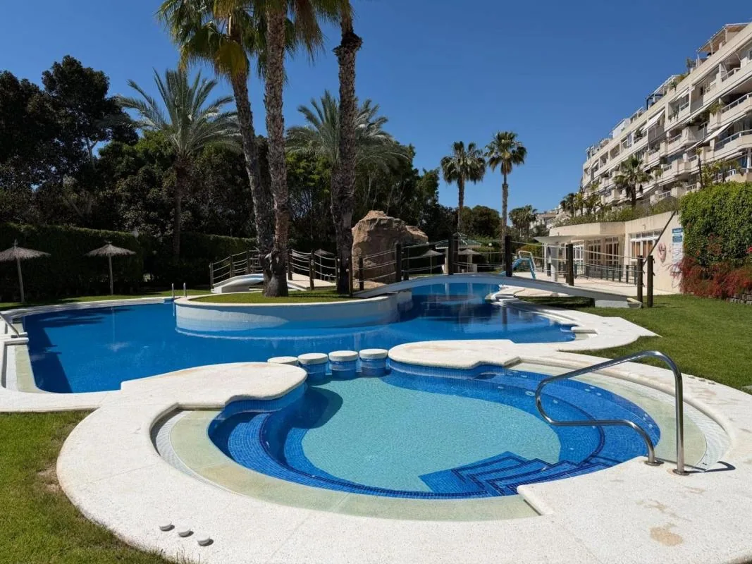 Apartament cu 2 dormitoare și garaj în Alicante Golf