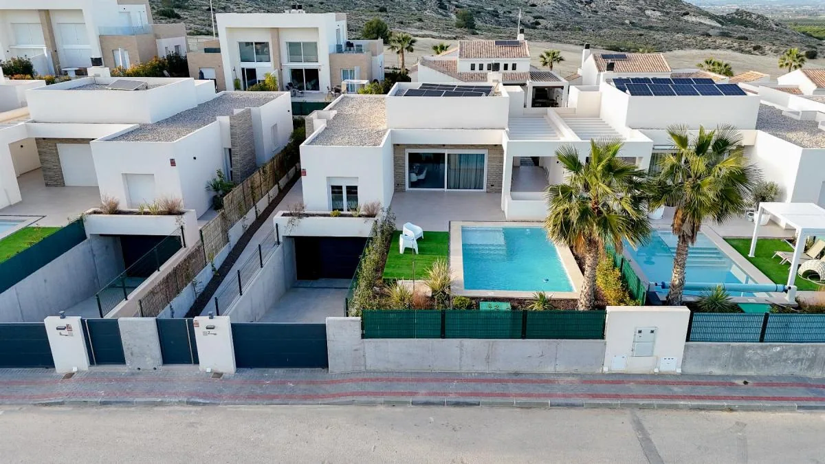 Andros vila su privačiu baseinu prie La Finca Golf