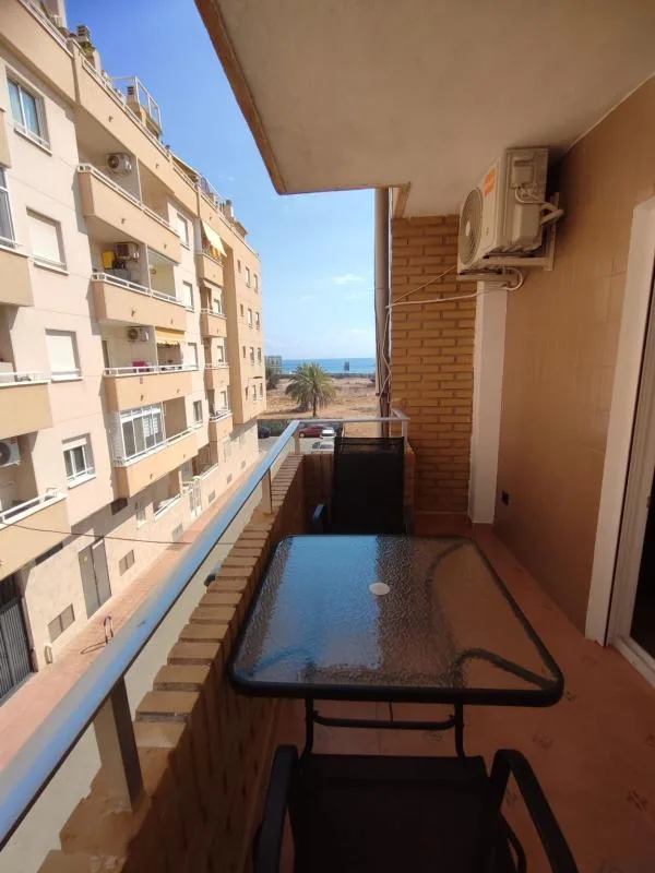 Gerenoveerd appartement met 3 slaapkamers en zeezicht in Torrevieja