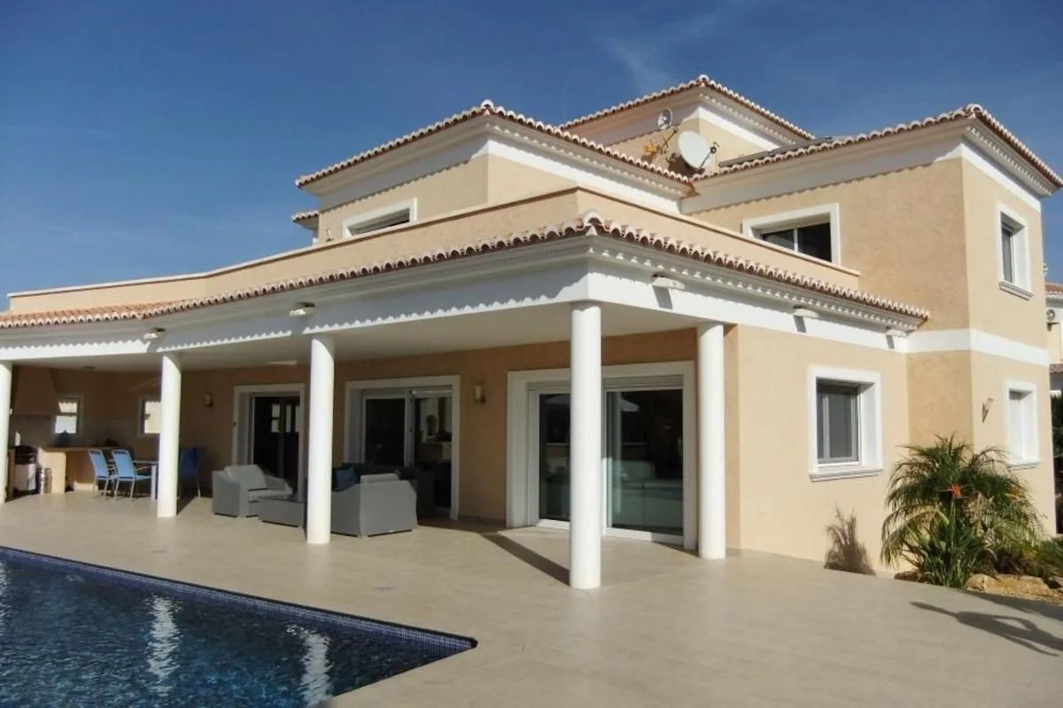 South-facing villa with private pool in Cometa-Carrió, Calpe